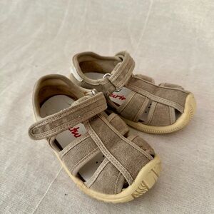 Naturino Tan Sandals Comfortable Slip-On Design